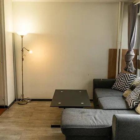 Studio Spacieux Et Calme + Parking Souterrain *